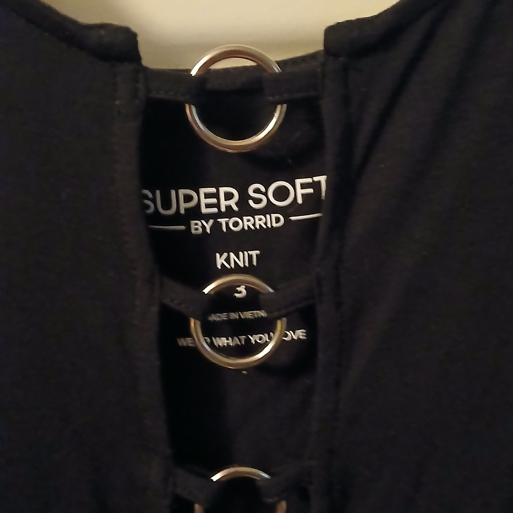 Torrid Black Short Sleeve Top with Metal Ring Insert, Sz 3 - Picture 2 of 4